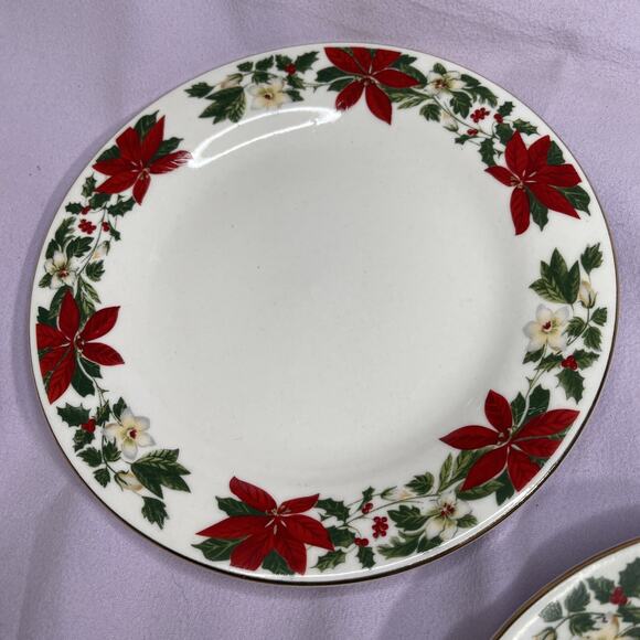 Gibson Christmas "CHARMING POINSETTIA" Set of 4 Salad Plates 7 1/2" - Picture 2 of 3